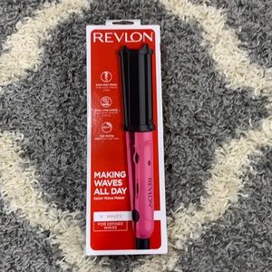 Revlon making waves all day 3/4’’